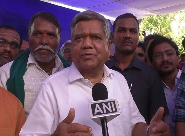 India News | Ex-Karnataka CM Jagadish Shettar Arrives at Congress Office in Bengaluru