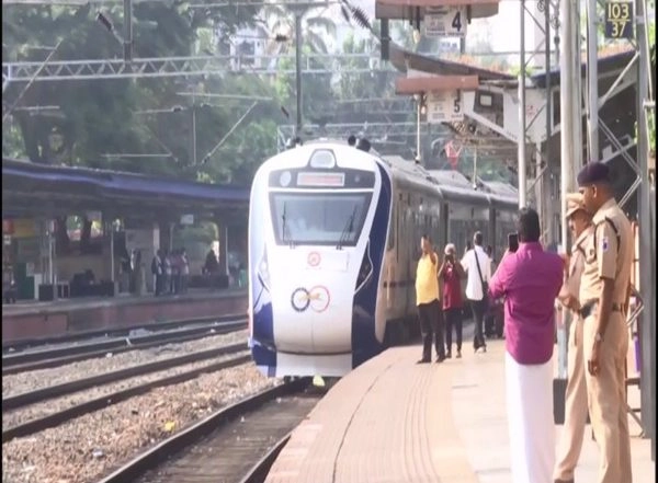 India News | Vande Bharat Express Successfully Completes Trial Run; Takes 7 Hrs 20 Minutes from Thiruvananthapuram to Kannur