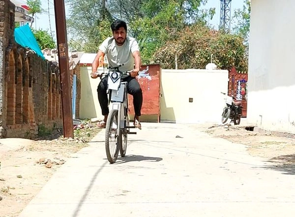 India News | MP: 20-year-old Chhatarpur Lad Makes Electric Bicycle, Able to Carry One Quintal Weight