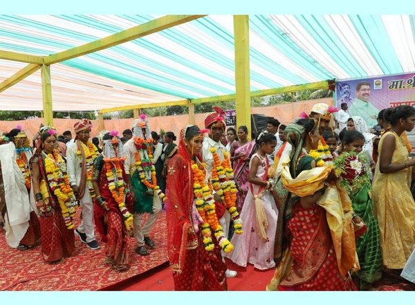 Business News | Jijau Sanstha Organized a Collective Wedding Ceremony on the Occasion of Nilesh Sambare's Birthday