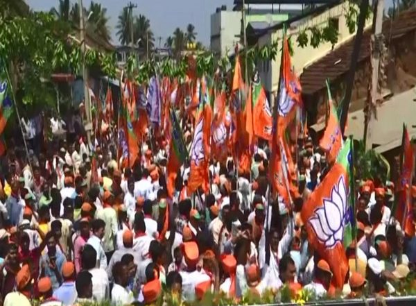 India News | Karnataka Polls: Yediyurappa Holds Roadshow in Shikaripur as Son Vijayendra Set to File Nomination