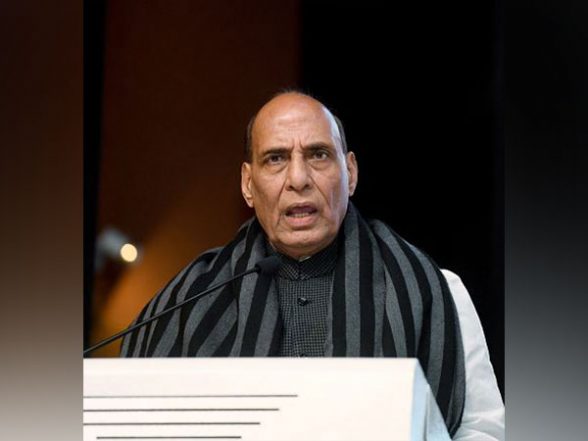 India News | Rajnath Singh Practises Shots on Small Arms Firing Simulator at Army Commanders Meet - Vimarsana News