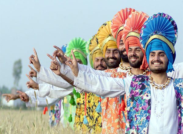 World News | Punjabi Traditional Folk Dance Bhangra Captivates Global Audience