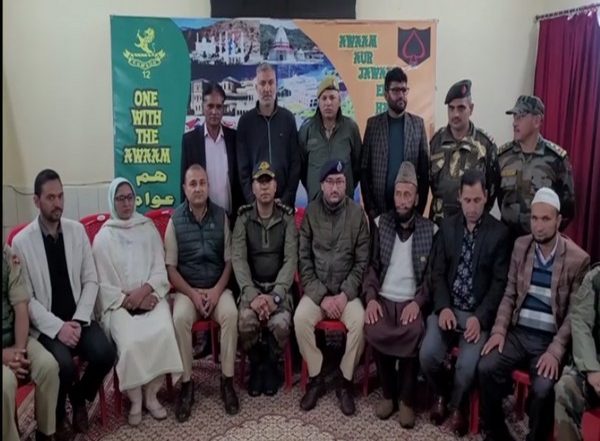 India News | Indian Army Holds Iftar Party at J-K's Poonch
