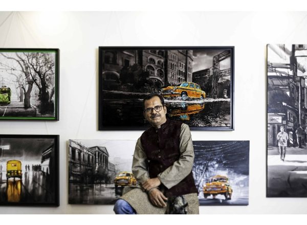 Business News | Arpan Bhowmik's 'Memories in Monochrome' on Display at Cityscape Depictions of Mumbai and Kolkata at Jehangir Art Gallery Captivates Art Enthusiasts