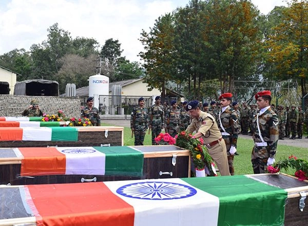 India News | Poonch Terror Attack: Army Personnel Pay Tribute to 5 Fallen Braves, Punjab CM Announces Rs 1 Cr Each for Kin of Slain Jawans from State