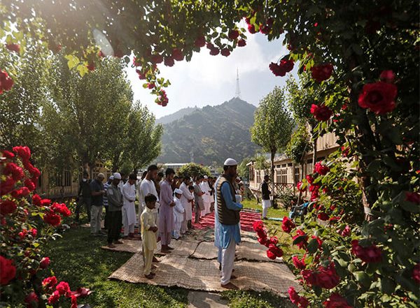 World News | Bleak Eid in PoK and Pompous Celebrations in J-K