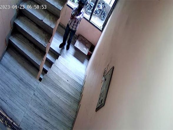 India News | 2 Masked Men Open Fire at Door of Delhi Apartment, Case Filed - Vimarsana News