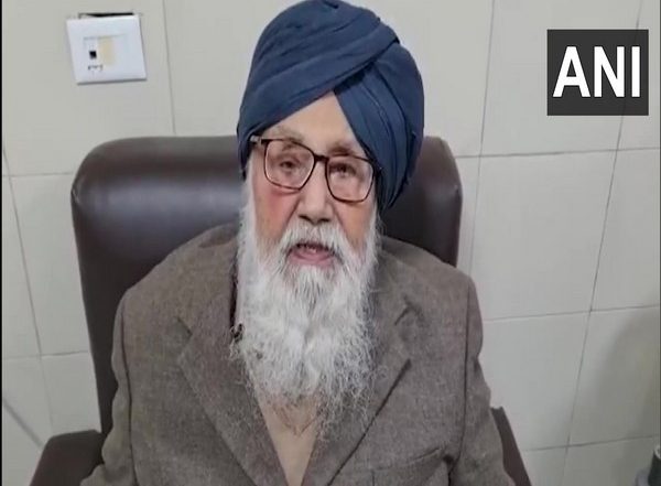 India News | Former Punjab CM Parkash Singh Badal Continues to Be Under Close Observation in ICU: Fortis Hospital