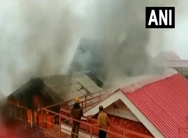Shimla Hospital Fire: Blaze Erupts at OPD Block of Indira Gandhi Medical College and Hospital (Watch Video)