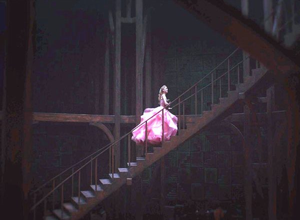 Wicked: Ariana Grande Gives Princess Vibe in the Debut Footage and You Don’t Want To Miss It!
