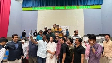 World News | Muraleedharan Interacts with Indians at Transit Facility in Jeddah