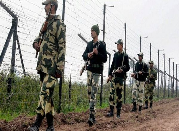 India News | BSF Intercepts Pak Drone in Gurdaspur Sector, Forcing It to Return