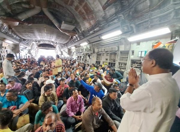 Operation Kaveri in Sudan: Another Batch of 362 Indian Evacuees From Jeddah Leave for Bengaluru in Presence of MoS V Muraleedharan (Watch Video)