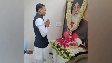 India News | Former MP Naveen Jindal Offers Floral Tributes to Parkash Singh Badal