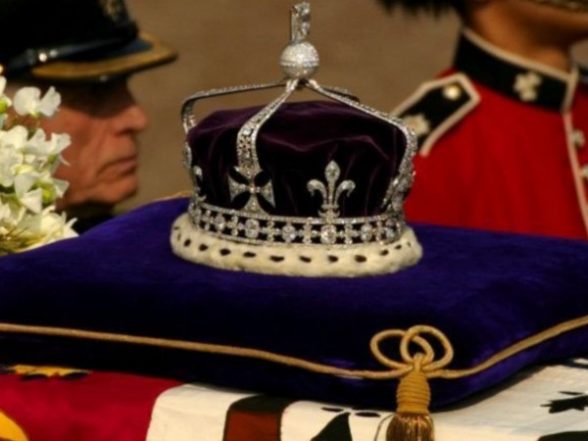 World News | London Coronation Countdown: Many Travellers Throng to London, Others Flee - Vimarsana News