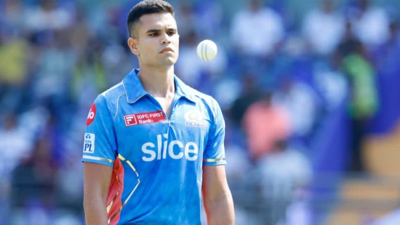 Arjun Tendulkar Bowling Video in IPL 2023: Watch Sachin Tendulkar's Son Bowl Impressive First Over on IPL Debut in MI vs KKR Match