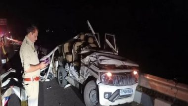 Azamgarh Road Accident: SUV Rams Into Tractor-Trolley On Purvanchal Expressway, Five Killed , One Injured (Watch Video)
