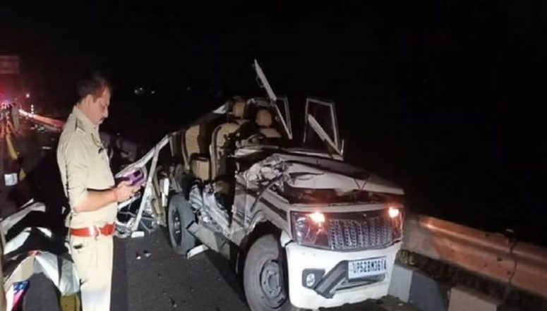 Azamgarh Road Accident Suv Rams Into Tractor Trolley On Purvanchal Expressway Five Killed