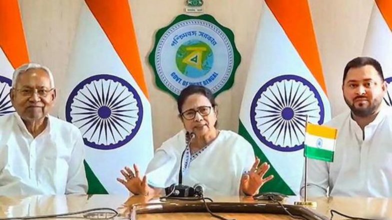 Bihar CM Nitish Kumar Meets West Bengal Counterpart Mamata Banerjee in Kolkata, Says 'Opposition Parties Need to Strategise Together' (Watch Video)