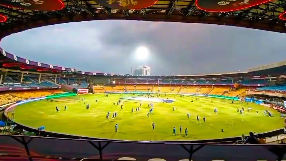 Rain Stays Away in Bengaluru As Gujarat Titans Knock RCB Out of IPL 2023  Playoffs Race | 🏏 LatestLY