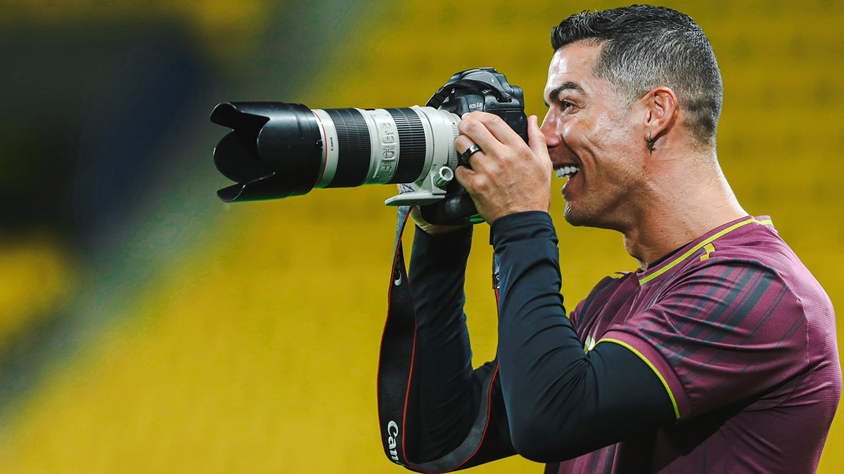 Football News | Al-Nassr Star Cristiano Ronaldo Clicks Pictures of ...