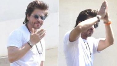 Shah Rukh Khan Wishes Everyone ‘Eid Mubarak’! Superstar Expresses Excitement on Seeing Sea of Fans at Mannat on This Festive Day (View Pic)