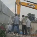 哈里亚纳邦米厂倒塌:卡纳尔三层楼高的工厂倒塌，几名工人担心被困在废墟下(观看视频)