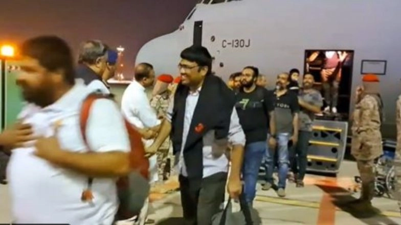 Operation Kaveri: Fourth Batch of 136 Stranded Indians Departs From Port Sudan for Jeddah in Saudi Arabia (Watch Video)