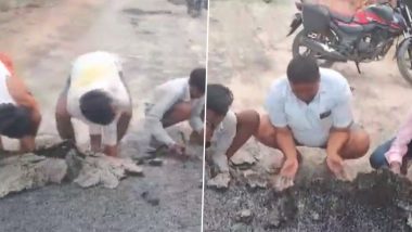 Jharkhand: Villagers Allege Corruption in Road Construction, Uproot Road by Hands in Bokaro (Watch Video)