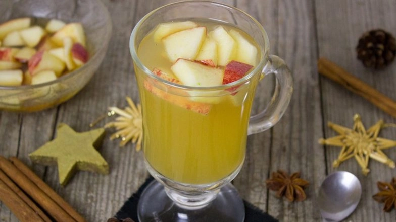 US Woman Bites and Punches Arkansas Airport Security Officials After They Take Away Her Apple Juice, Arrested