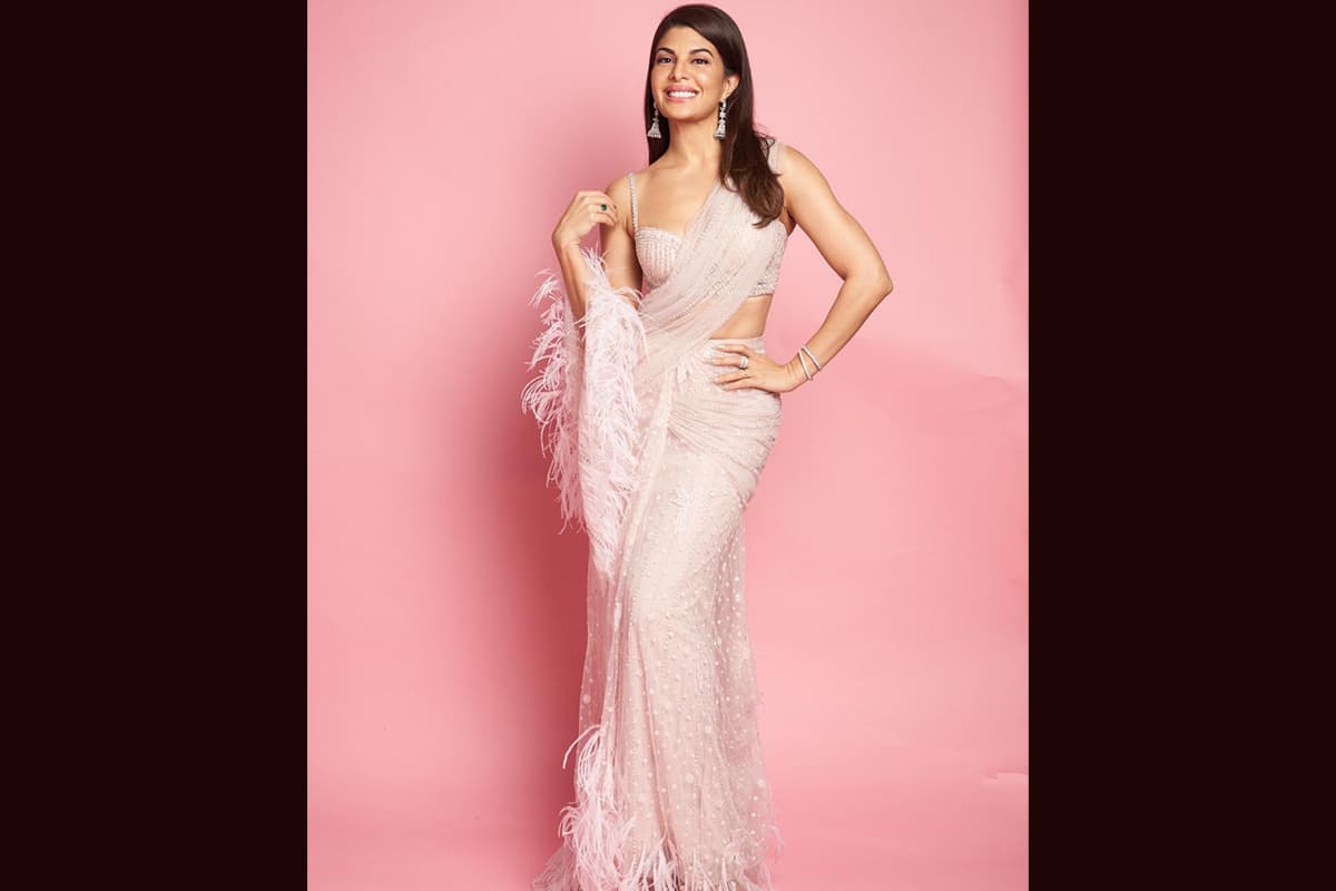 Jacqueline Fernandez की साड़ी लुक्स जो आपके BFF की शादी के लिए परफेक्ट हैं!