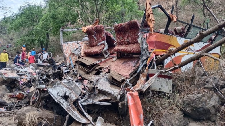 Mumbai-Pune Highway Accident: 10 Killed, 15 Injured As Bus Falls Into Ditch Near Borghat Stretch (Watch Video)