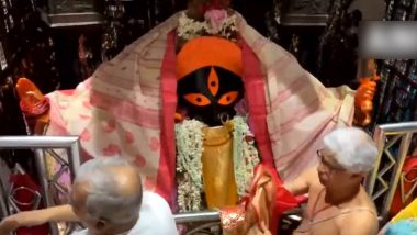 Pohela Boishakh 2023: West Bengal CM Mamata Banerjee Offers Prayers at Kalighat Temple in Kolkata on the Occasion of Bengali New Year (Watch Video)