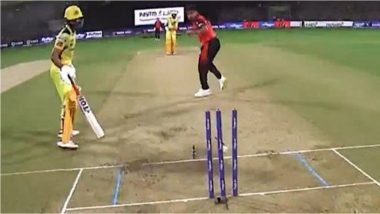 Ruturaj Gaikwad Gets Run Out After Devon Conway's Shot Deflects off Umran Malik's Hands Into Stumps at Non-Striker's End During CSK vs SRH IPL 2023 Match (Watch Video)