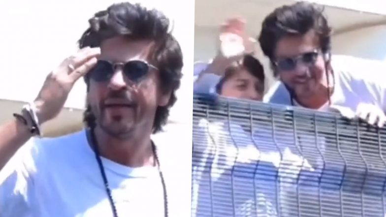 AbRam Joins Dad Shah Rukh Khan To Wish Fans Outside Mannat on Eid ul-Fitr 2023 (Watch Video)