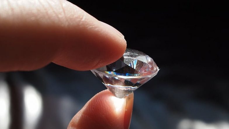 Mumbai: Two Brokers Dupe Gujarat-Based Diamond Trader of Rs 1.18 Crore by Replacing Real Diamonds With Sugar Crystals on Pretext of Buying, Arrested From Kandivali and Lalbaug