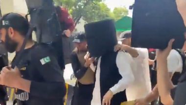 Imran Khan Wears Bulletproof Bucket on Head, Gets Cover of Bulletproof Shields As He Appears Before Anti-Terrorism Court in Lahore; Video Leaves Netizens in Splits