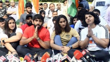 Wrestlers Protest: Vinesh Phogat Shares Disheartening Picture of Indian Grapplers Sleeping on Footpath