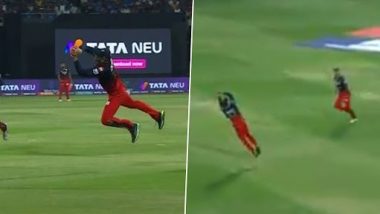 IPL 2023: Faf Du Plessis’ Stunning Catch Sends Mumbai Indians Batter Hrithik Shokeen Back to Pavilion (Watch Video!)