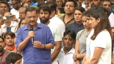 Delhi CM Arvind Kejriwal Joins Protesting Wrestlers at Jantar Mantar (Watch Video)