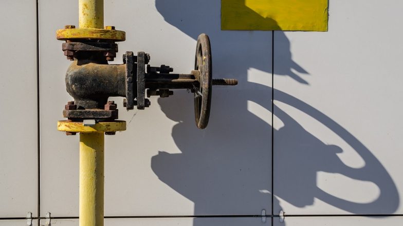 Gas Leak in Hyderabad? Residents Complain of Strong Smell Like Chemicals or Gas in Southern Part, Some Experience Headaches, Nausea and Respiratory Discomfort