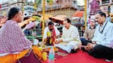 PM Narendra Modi’s Brother Pankaj Modi, Family Members Perform ‘Pind Daan’ for Parents at Dashashwamedh Ghat in Varanasi (Watch Video)