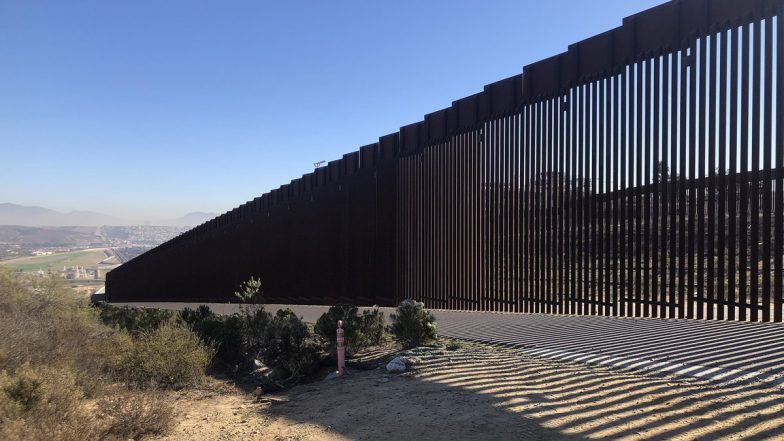 Gujaratis Among Hundreds of Migrants Waiting at Mexico Border in Bid To Enter US As Title 42 Ends; Forced to Stay in Tents Amid Scorching Heat (Watch Video)