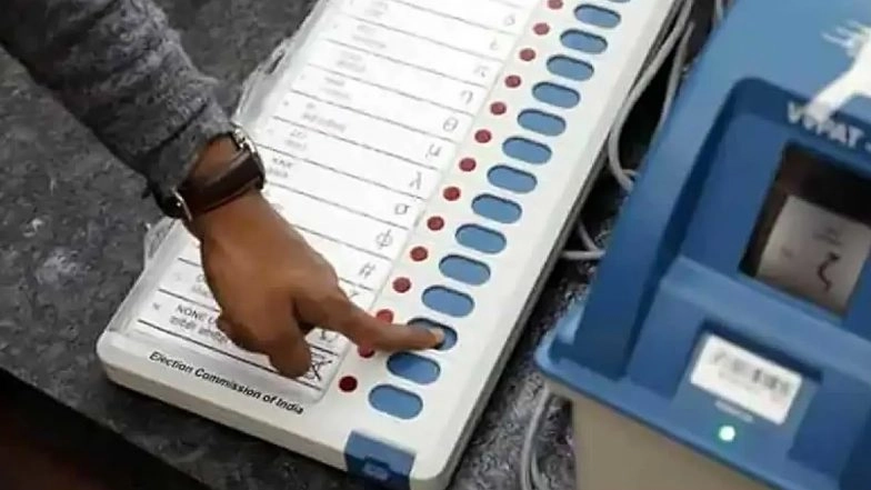 Uttar Pradesh Assembly By-Elections Result 2023: Samajwadi Party Candidate Kirti Kol Leading in Chhanbey, Apna Dal’s Shafeek Ahmed Ansari in Suar