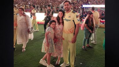 MS Dhoni's Picture-Perfect Moment: Family Photo with Wife Sakshi and Daughter Ziva Steals Hearts After IPL Win