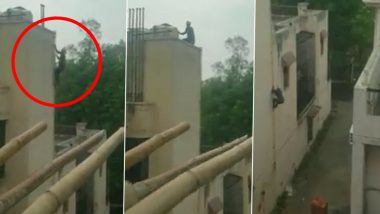 Delhi Thief Viral Video: Suspicious Man Seen Climbing and Descending Four-Storey Building in Less Than a Minute, Netizens Call Him 'Spiderman Lite'