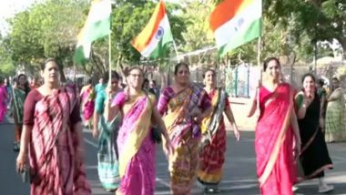 Mother’s Day 2023: Over 3,000 Women Participate in ‘Saree Walkathon’ Event Organised by Rajkot Police in Gujarat (Watch Video)