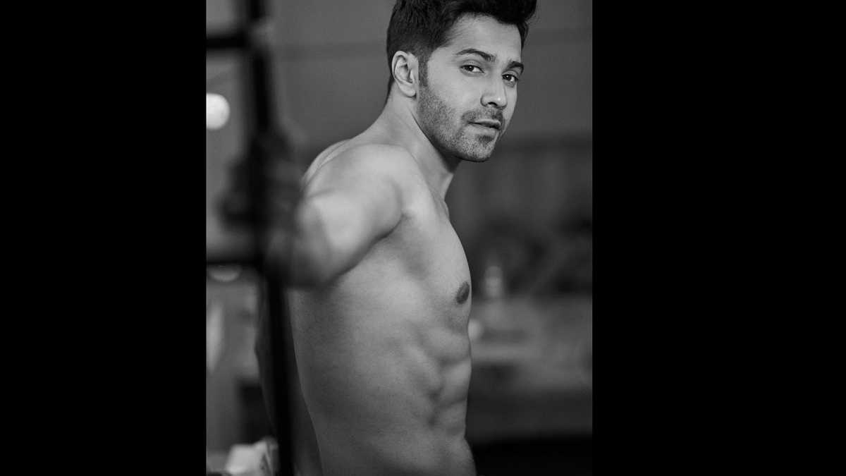 Agency News Varun Dhawan Sets Internet On Fire With His Shirtless Image Latestly 4117