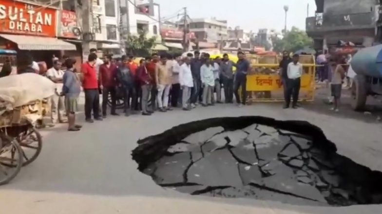 Delhi: Portion of Street Caves in Near Khajoori, Video of Hole in Road Goes Viral